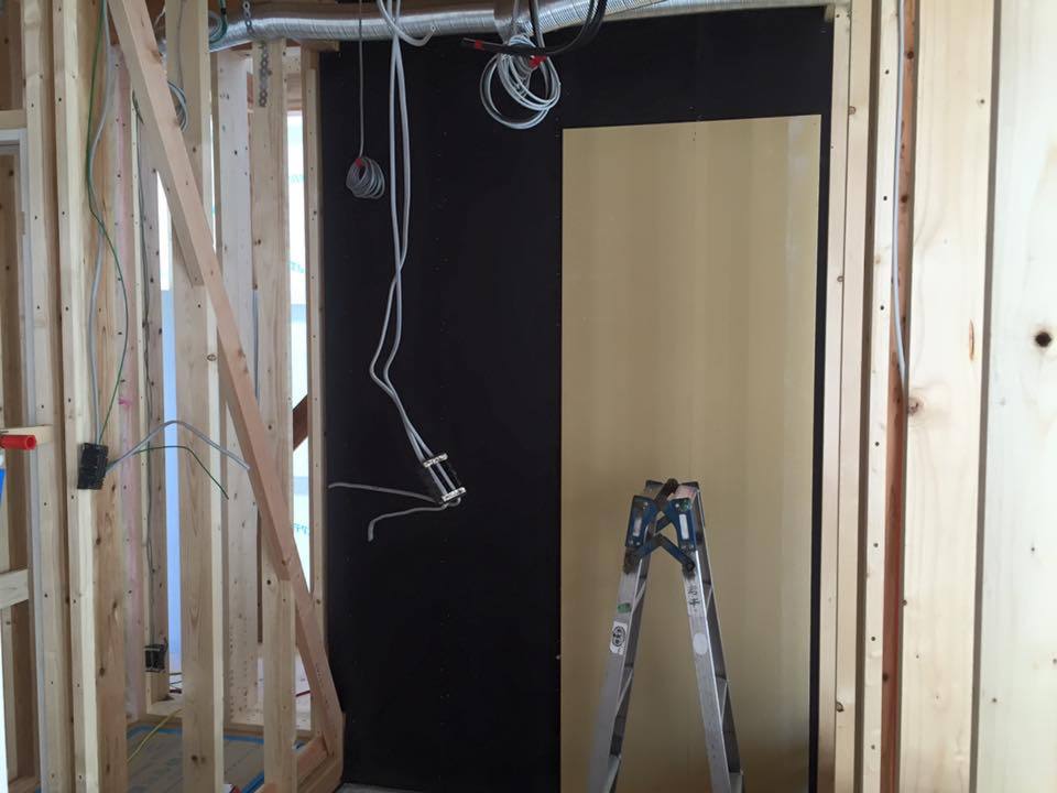 黒いシートは何？