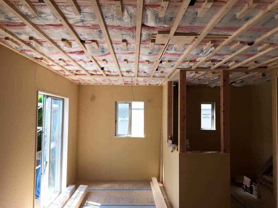 天井の断熱工事